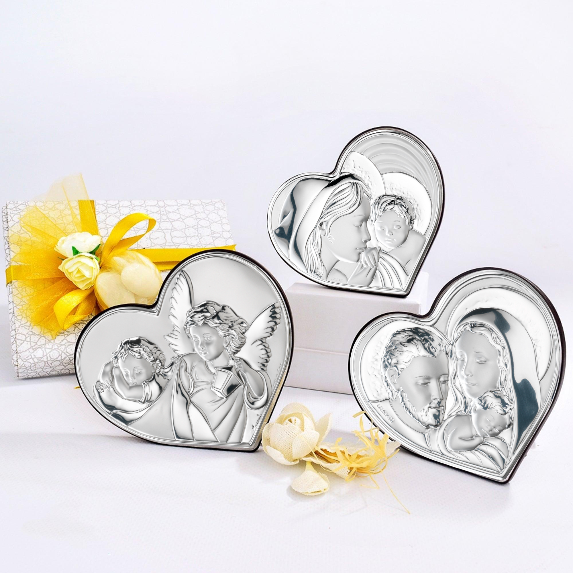 Bomboniera Icona Sacra Famiglia Angeli e Maternità Cuore In Argento Laminato Con Retro In Legno Icone Sacre Albalu Bomboniere