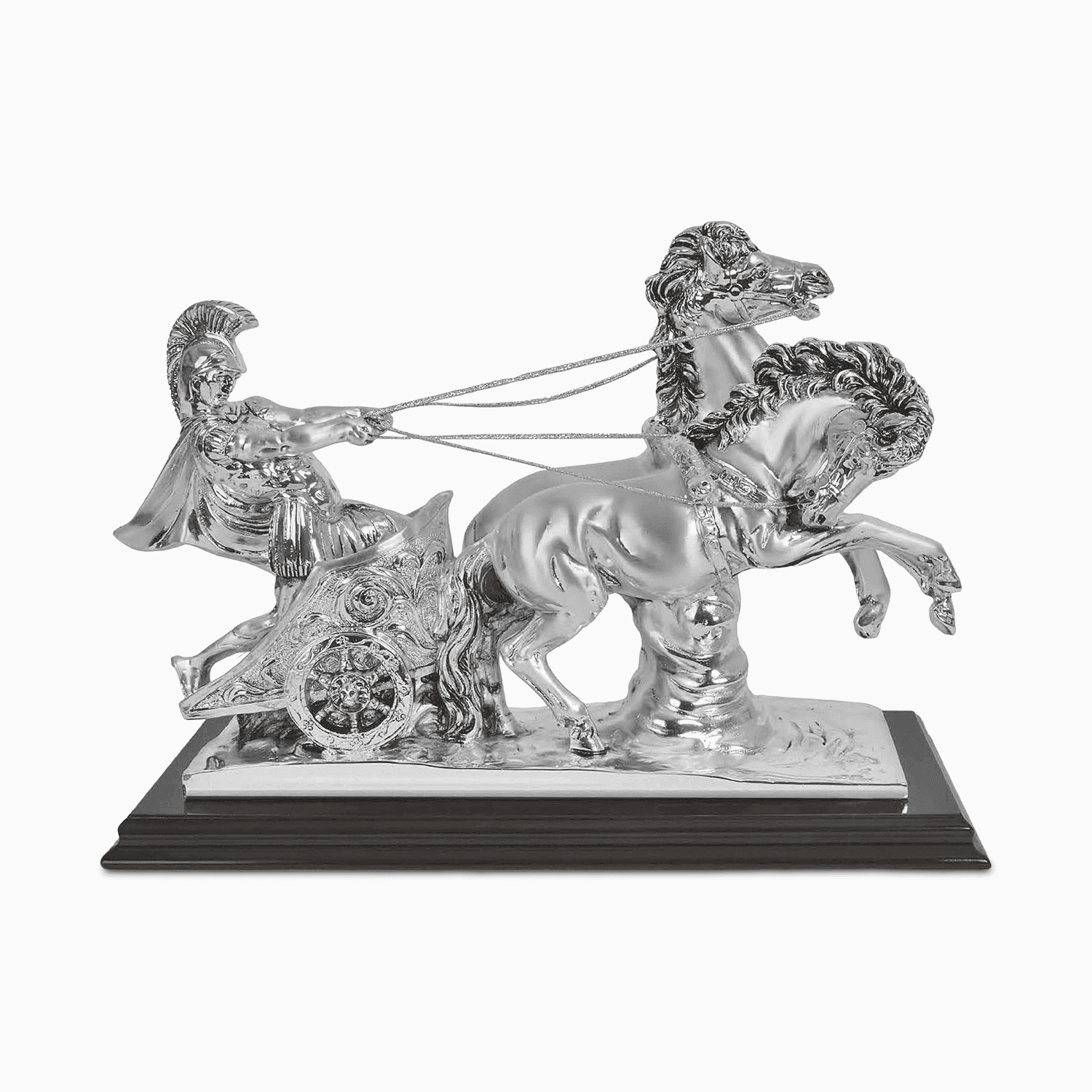 Statua Raffigurante un Soldato Romano su una Biga Trainata da Due Cavalli realizzata in Resina Argentata su Base in Legno Laccato Scuro Resina Argentata Albalu Bomboniere